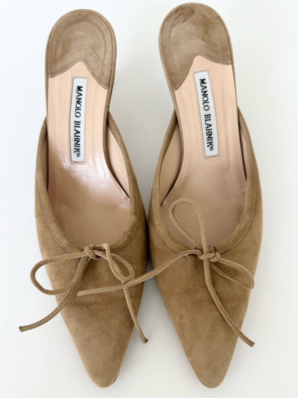 Manolo Blahnik - Beige Suede Pointed Toe Bow Tie Mules Size 40